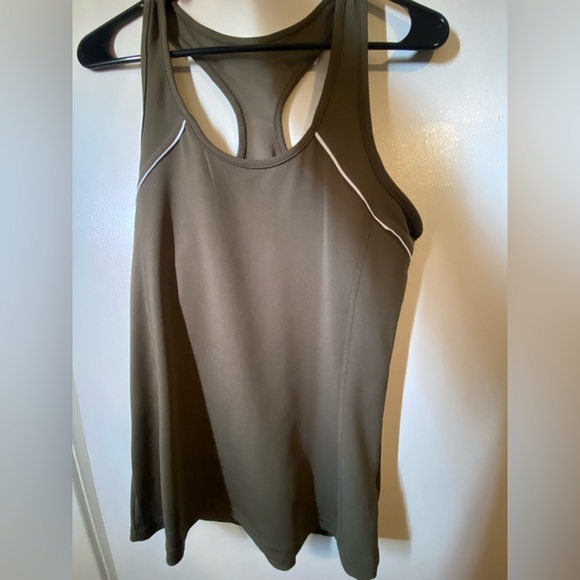 Tops - Picture 4 of 11